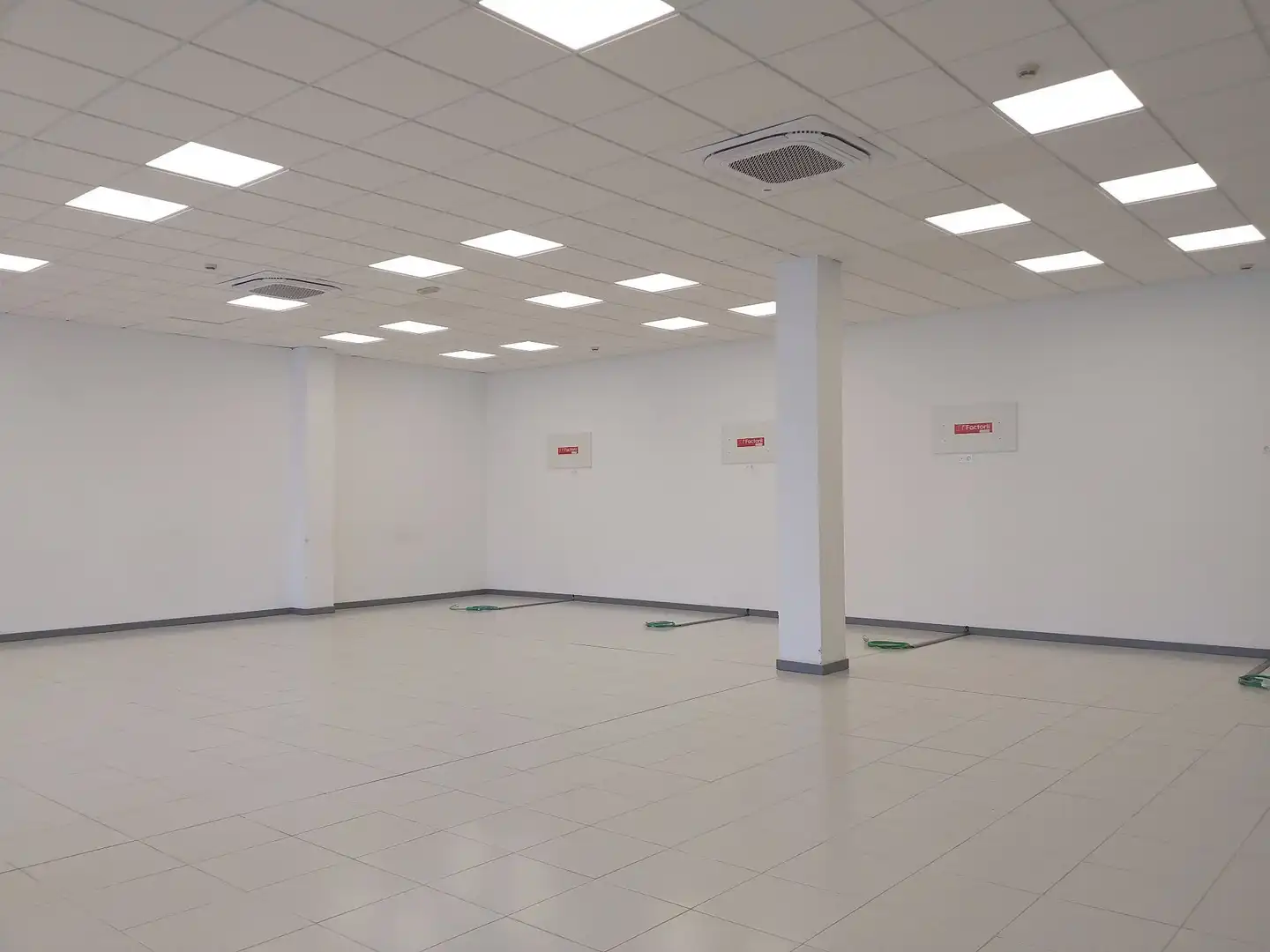 Office for rent in Acorán