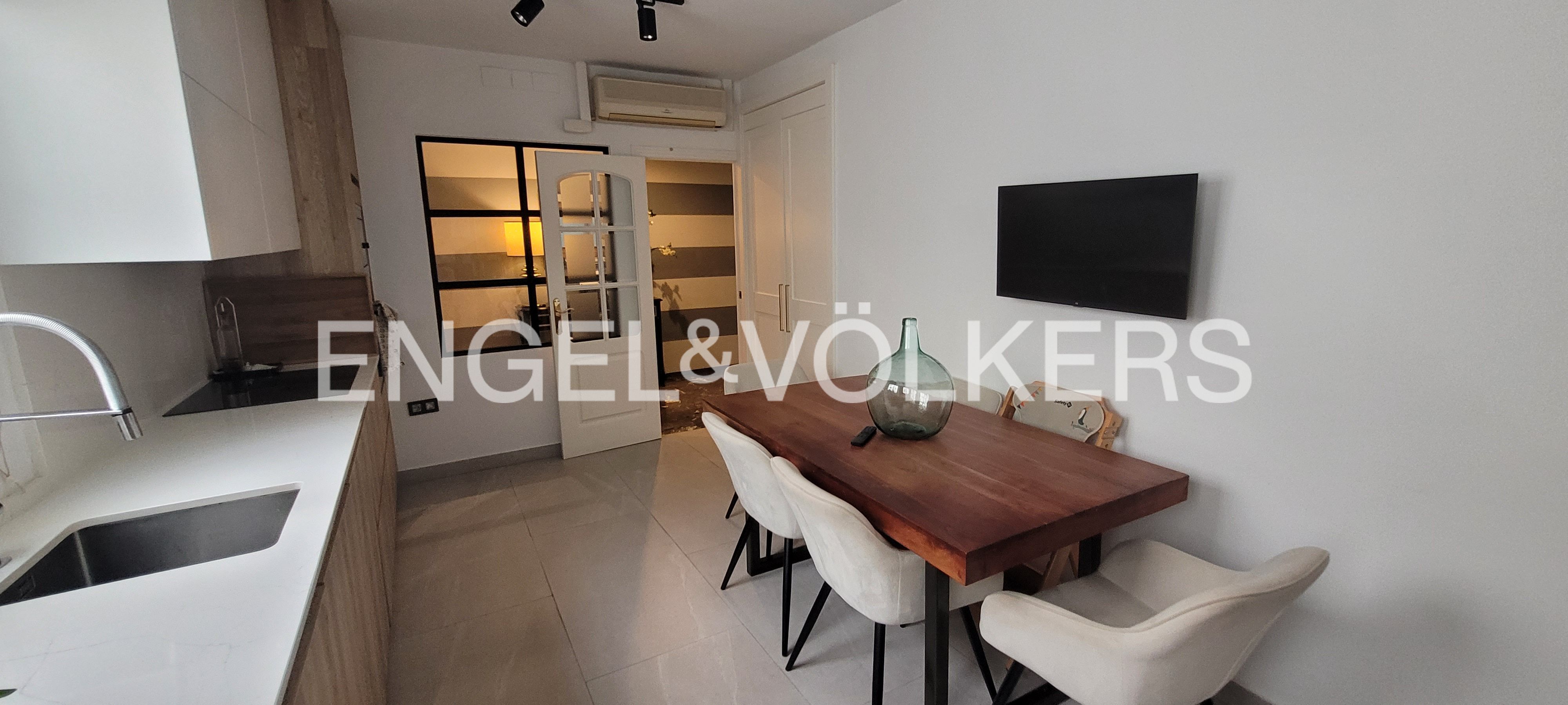 Menjador de Apartament de lloguer en  Sevilla Capital amb Aire condicionat, Calefacció i Moblat