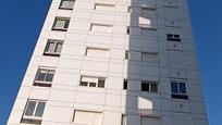 Vista exterior de Apartament en venda en Benidorm amb Parquet, Terrassa i Piscina comunitària