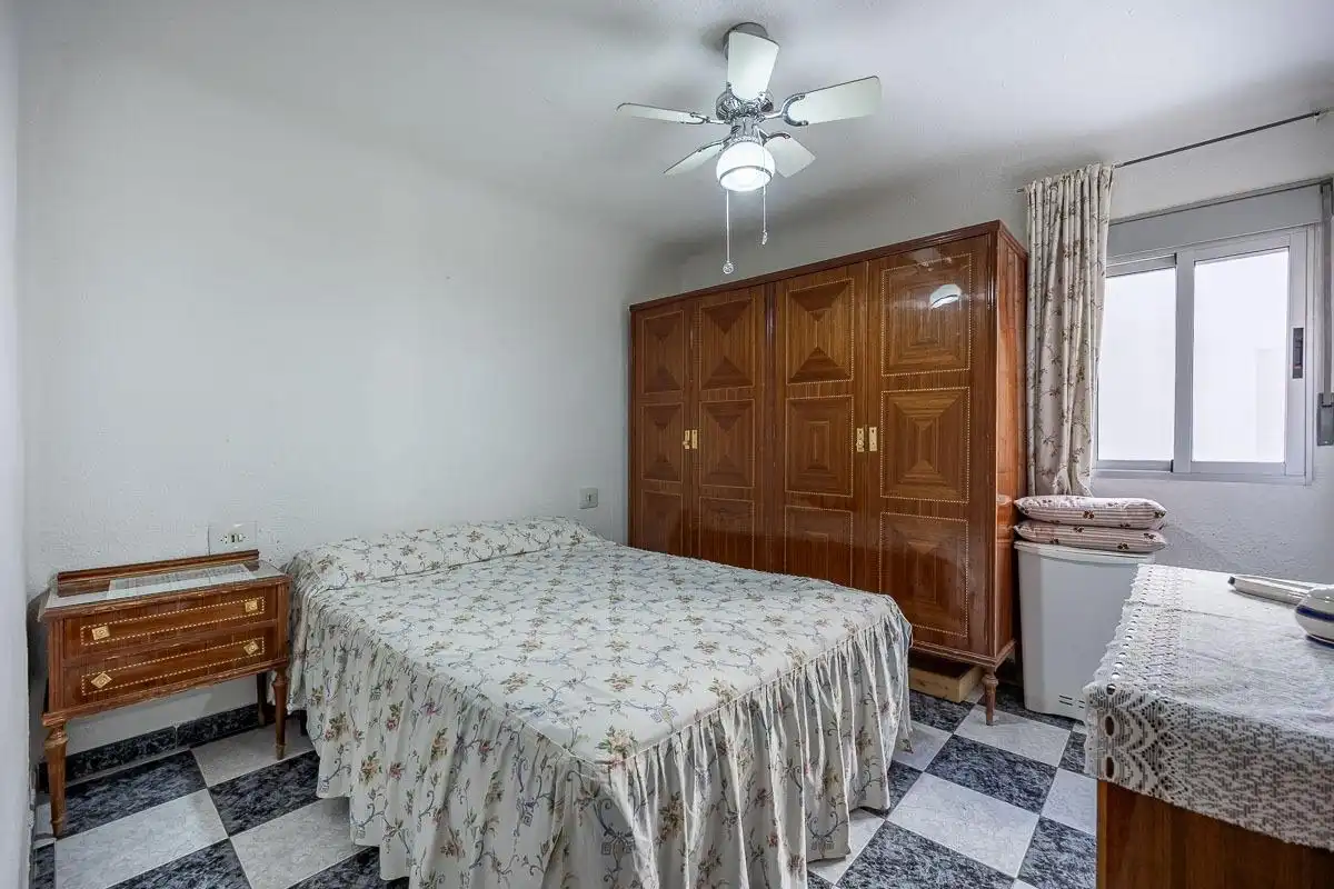 Habitación de Piso en venta en Granada con Balcón