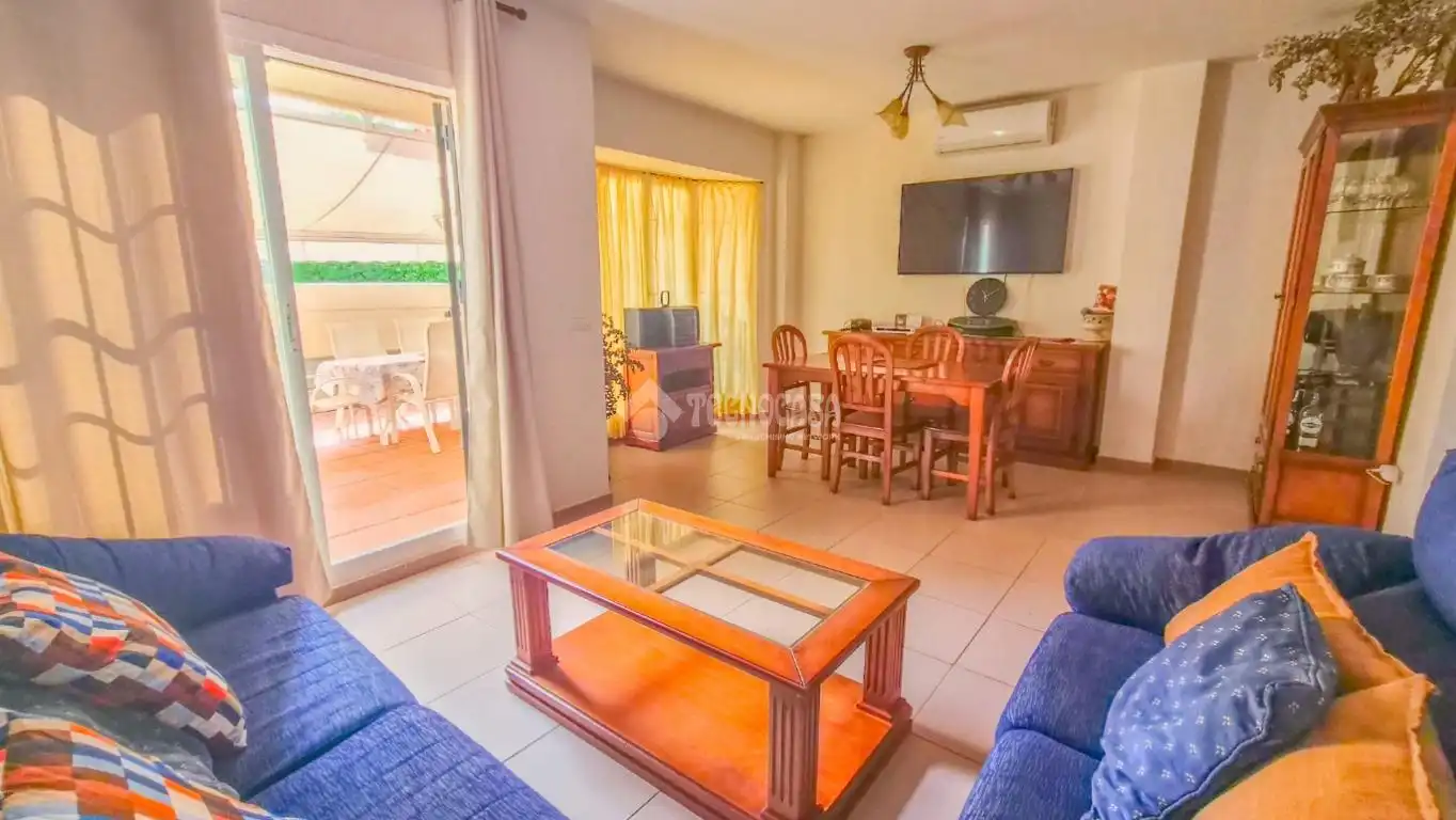 Sala d'estar de Casa adosada en venda en Rota