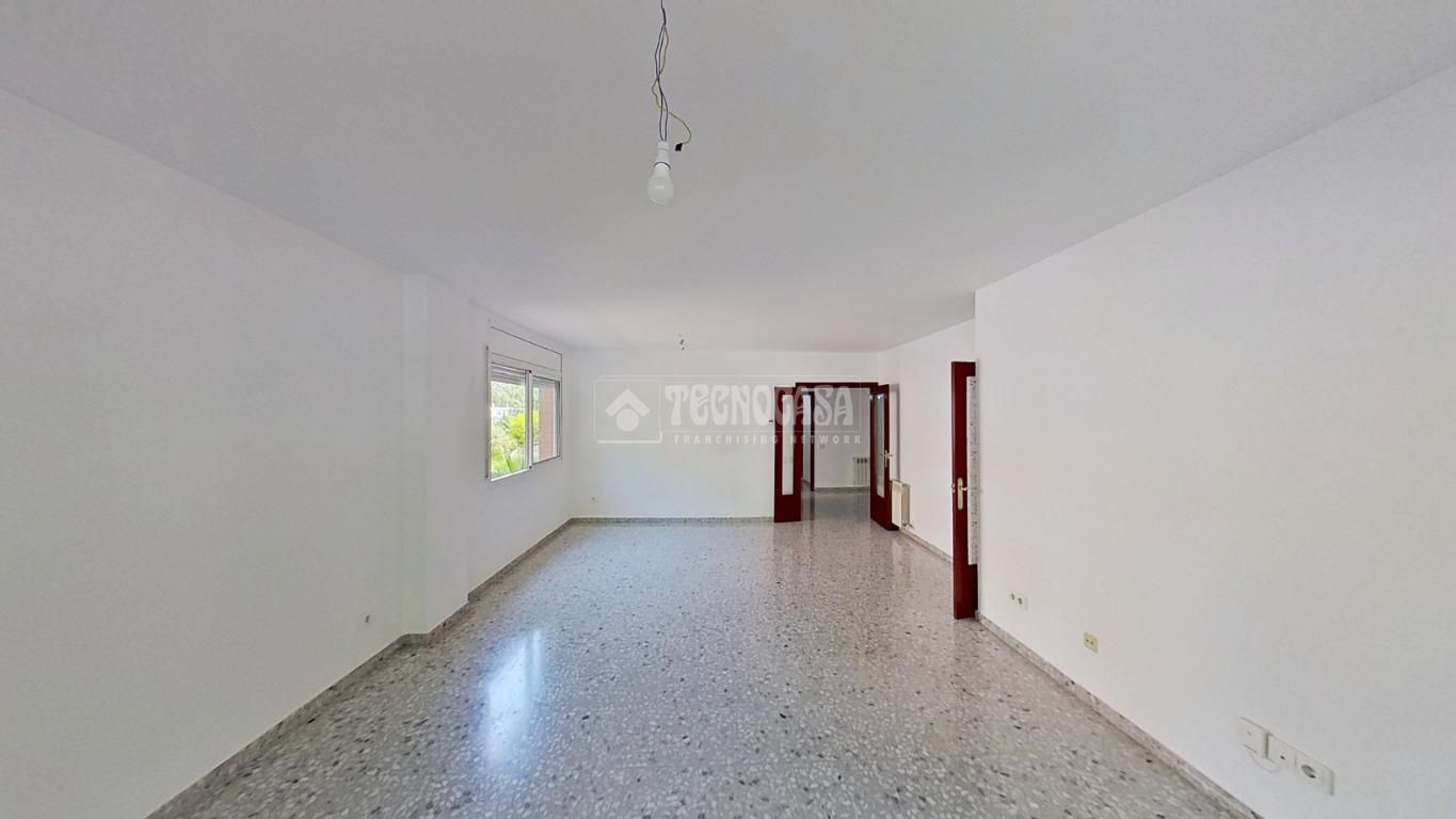 Living room of Flat for sale in Cerdanyola del Vallès  with Storage room and Balcony