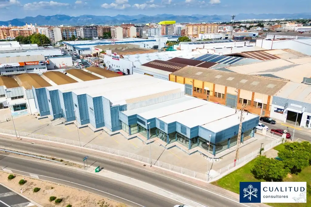 Vista exterior de Nave industrial de alquiler en Vila-real