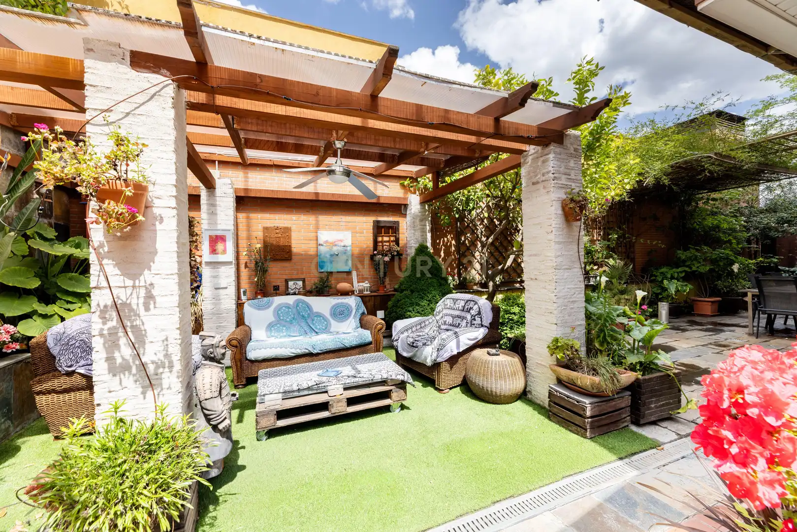 Terraza de Piso en venta en Boadilla del Monte con Jardín privado, Trastero y Piscina comunitaria