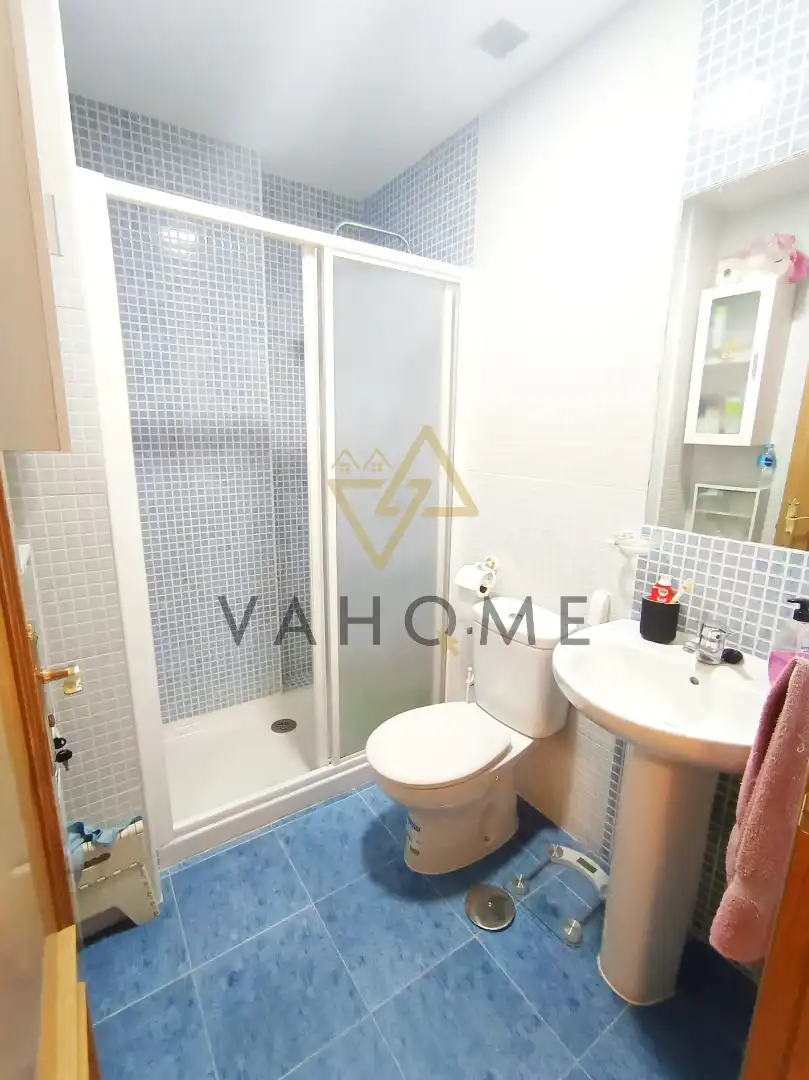 Badezimmer von Dachboden zum Verkauf in Ocaña mit Heizung, Terrasse und Abstellraum