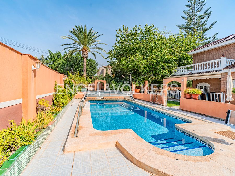 Vista exterior de Casa o xalet en venda en Mutxamel amb Aire condicionat, Calefacció i Jardí privat