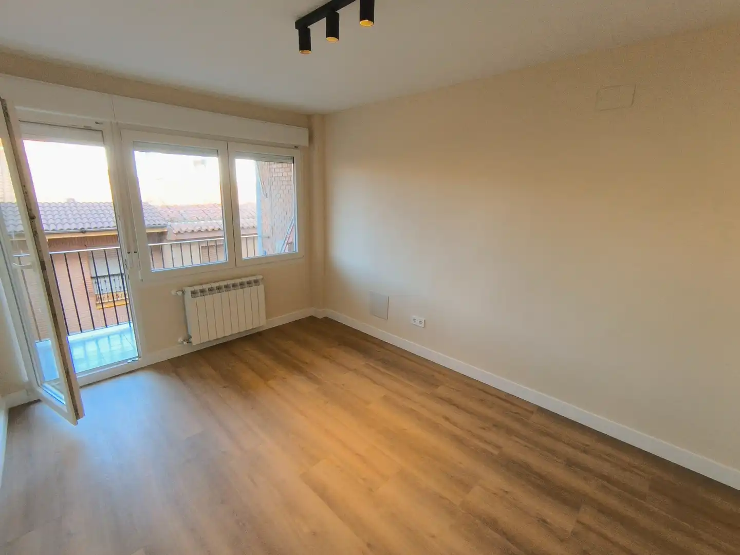 Bedroom of Flat for rent in Palencia  with Heating, Parquet flooring and Terrace