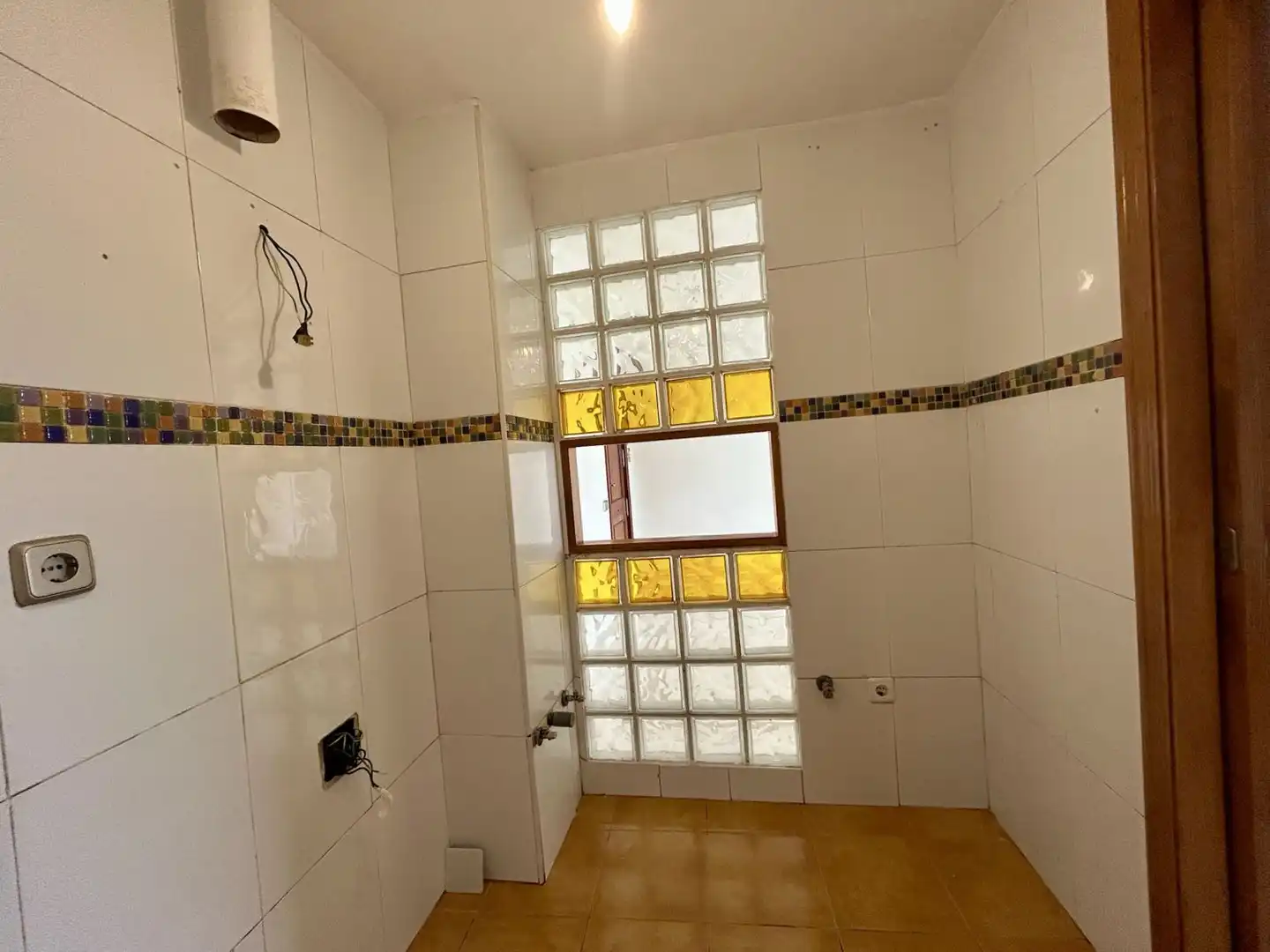 Baño de Piso en venta en Laredo con Calefacción y Terraza