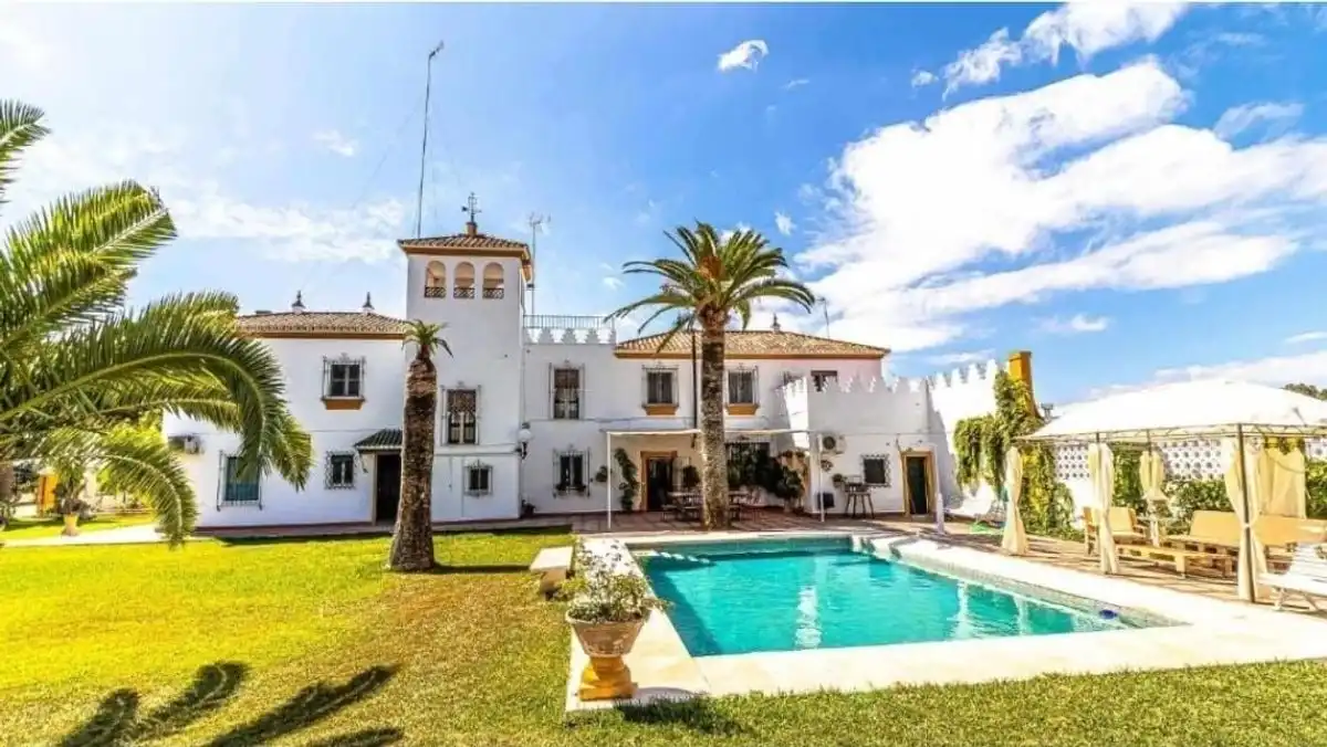 Vista exterior de Casa o xalet en venda en Marchena amb Aire condicionat, Calefacció i Jardí privat