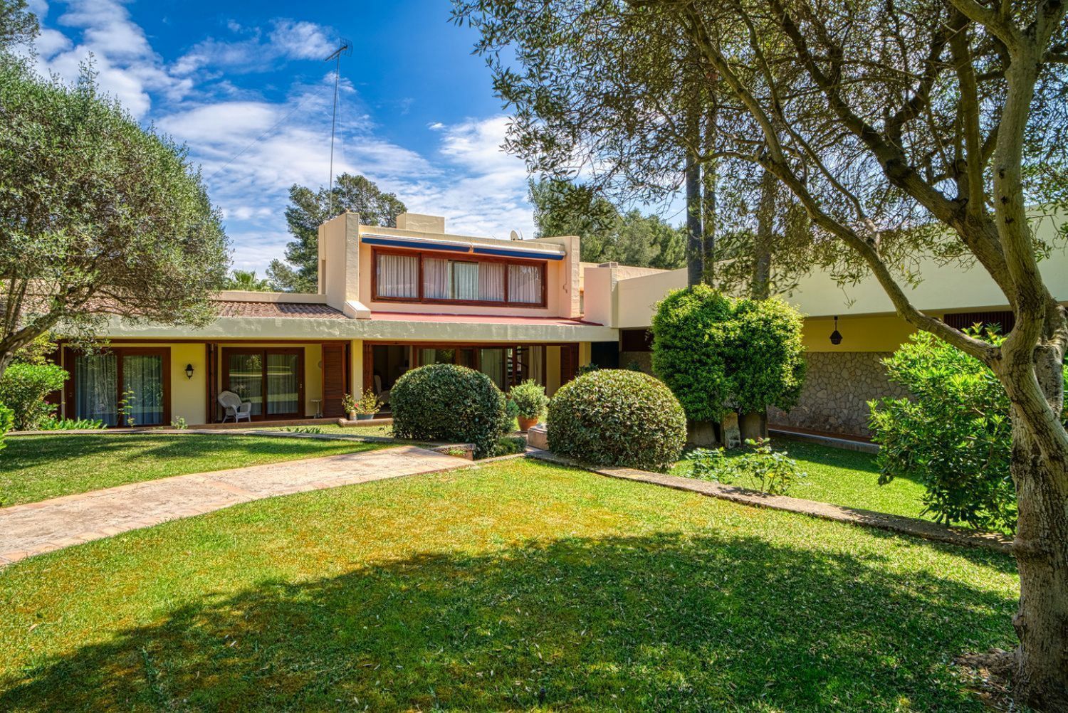 Vista exterior de Casa o xalet en venda en  Palma de Mallorca amb Aire condicionat, Calefacció i Jardí privat