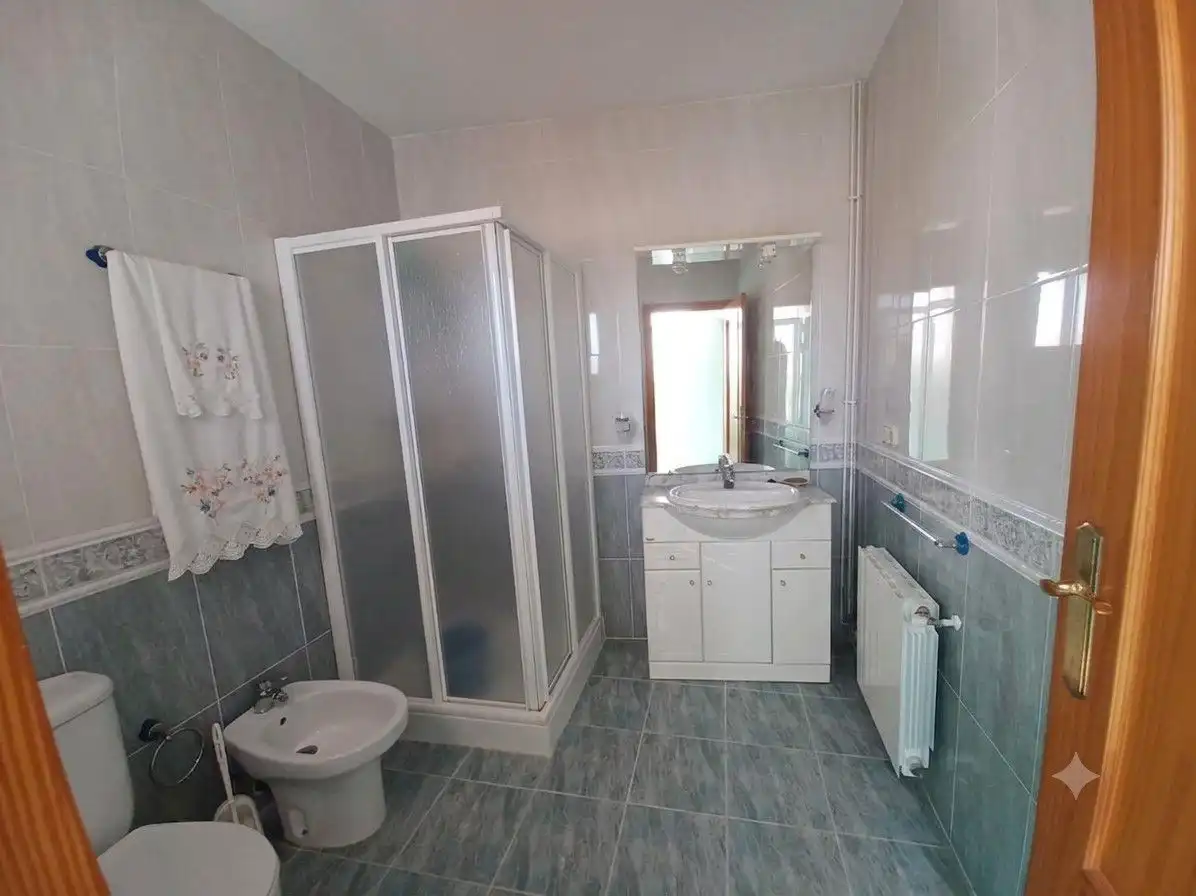 Bathroom of Houses for sale in Villalgordo del Júcar  with Air Conditioner, Heating and Furnished