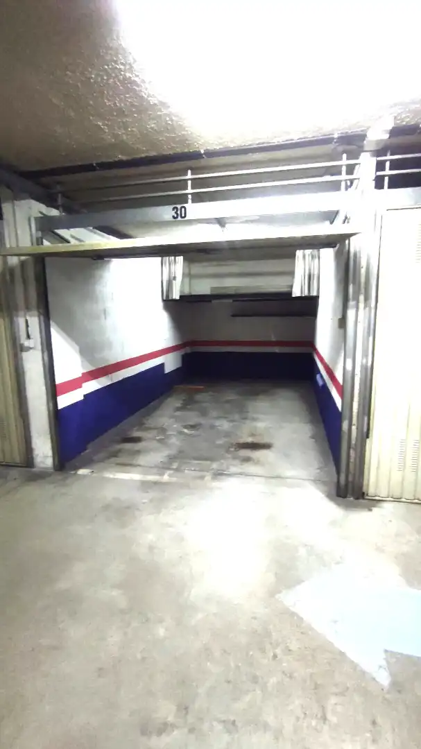 Parkplatz von Garage zum Verkauf in Ermua