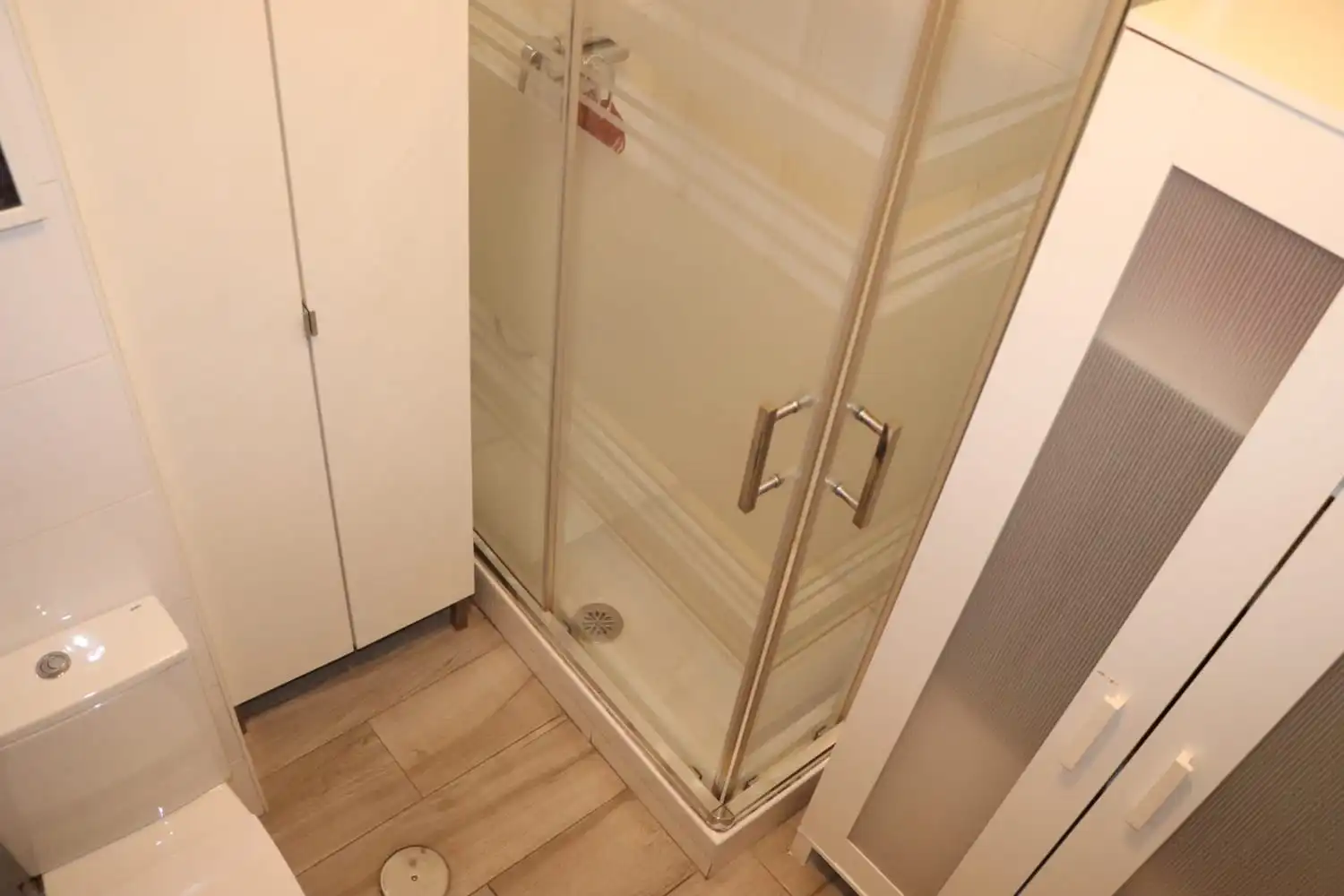 Baño de Piso de alquiler en San Juan de Aznalfarache con Aire acondicionado y Amueblado
