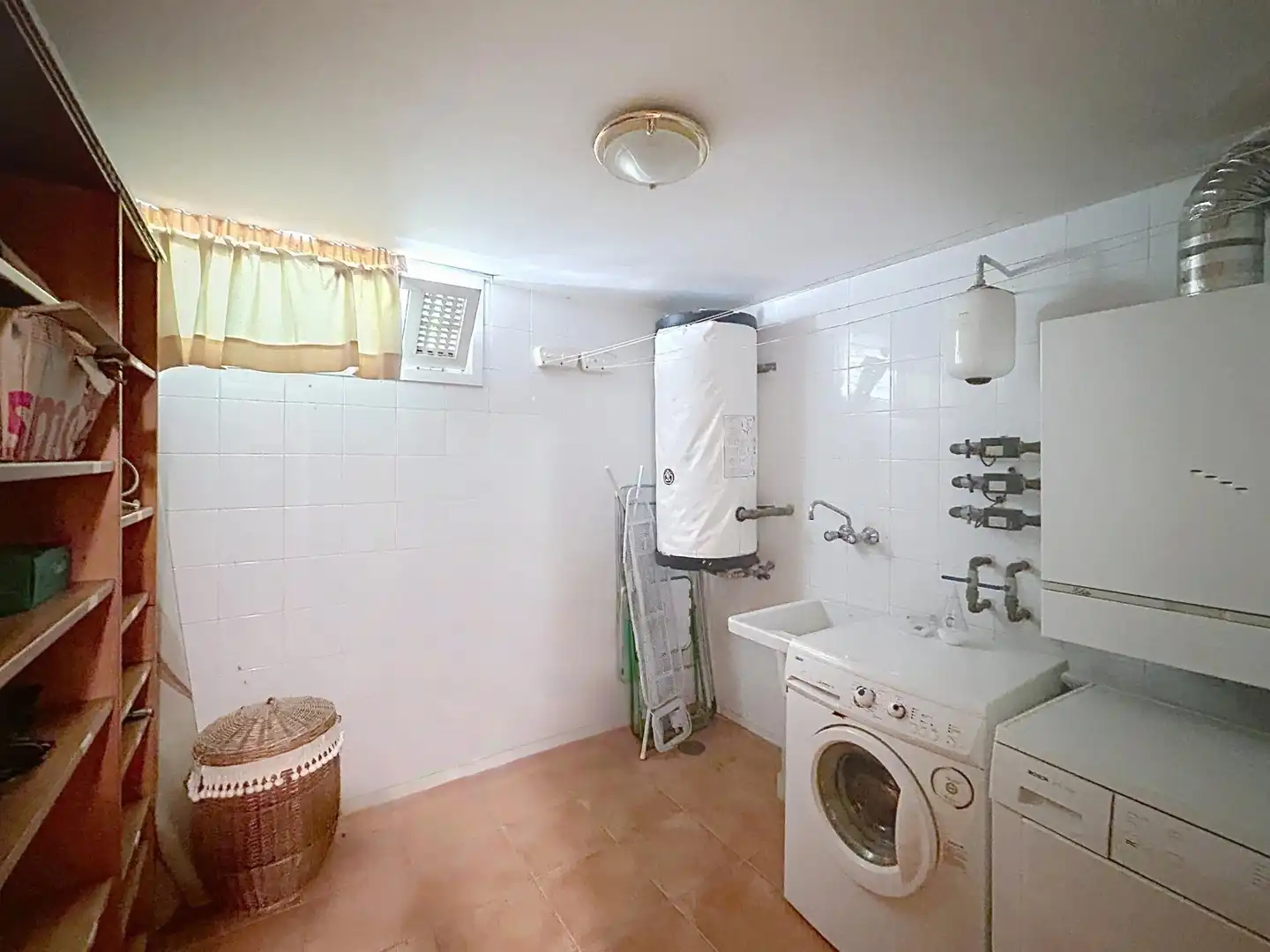 Casa adosada en venta en Santiago de Compostela  con Calefacción, Terraza y Piscina comunitaria