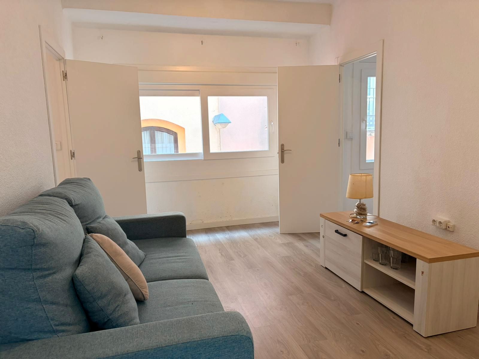 Sala de estar de Apartamento de alquiler en Palamós con Aire acondicionado, Parquet y Terraza