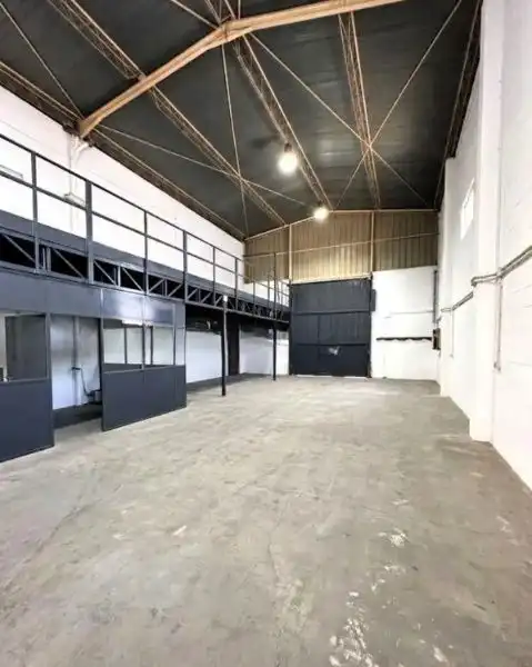 Fabrikhallen zur Miete in Mairena del Aljarafe