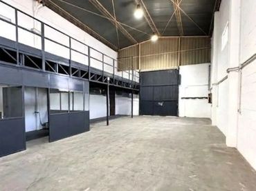 Nau industrial de lloguer a Pisa
