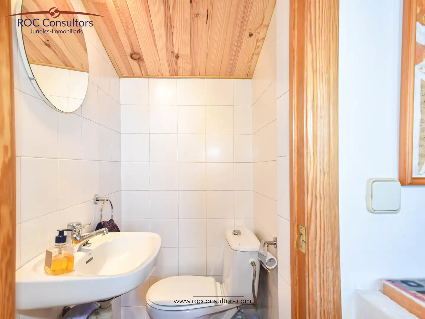 Badezimmer von Einfamilien-Reihenhaus zum Verkauf in Berga mit Heizung