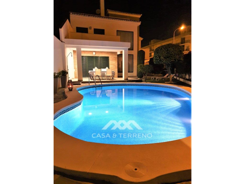 Piscina de Casa o xalet en venda en Vélez-Málaga amb Aire condicionat, Terrassa i Piscina