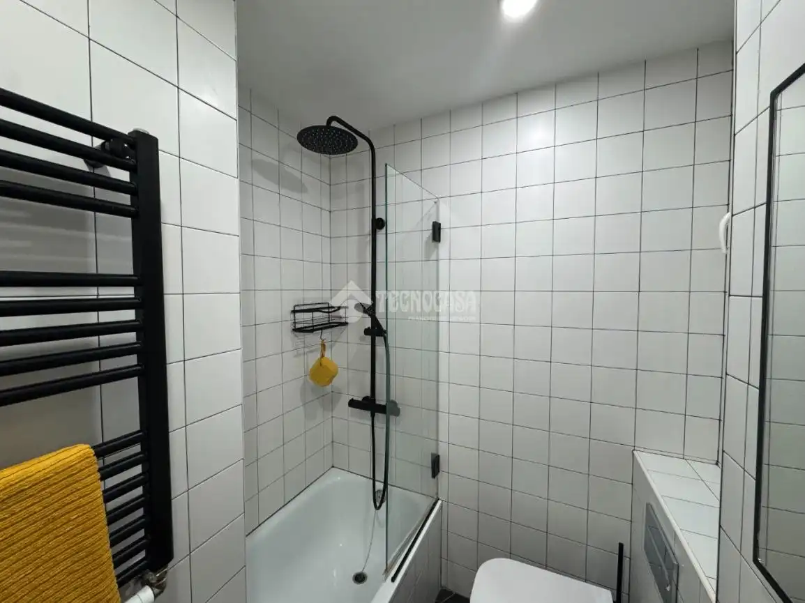 Badezimmer von Wohnung zur Miete in Madrid mit Klimaanlage, Heizung und Parkett