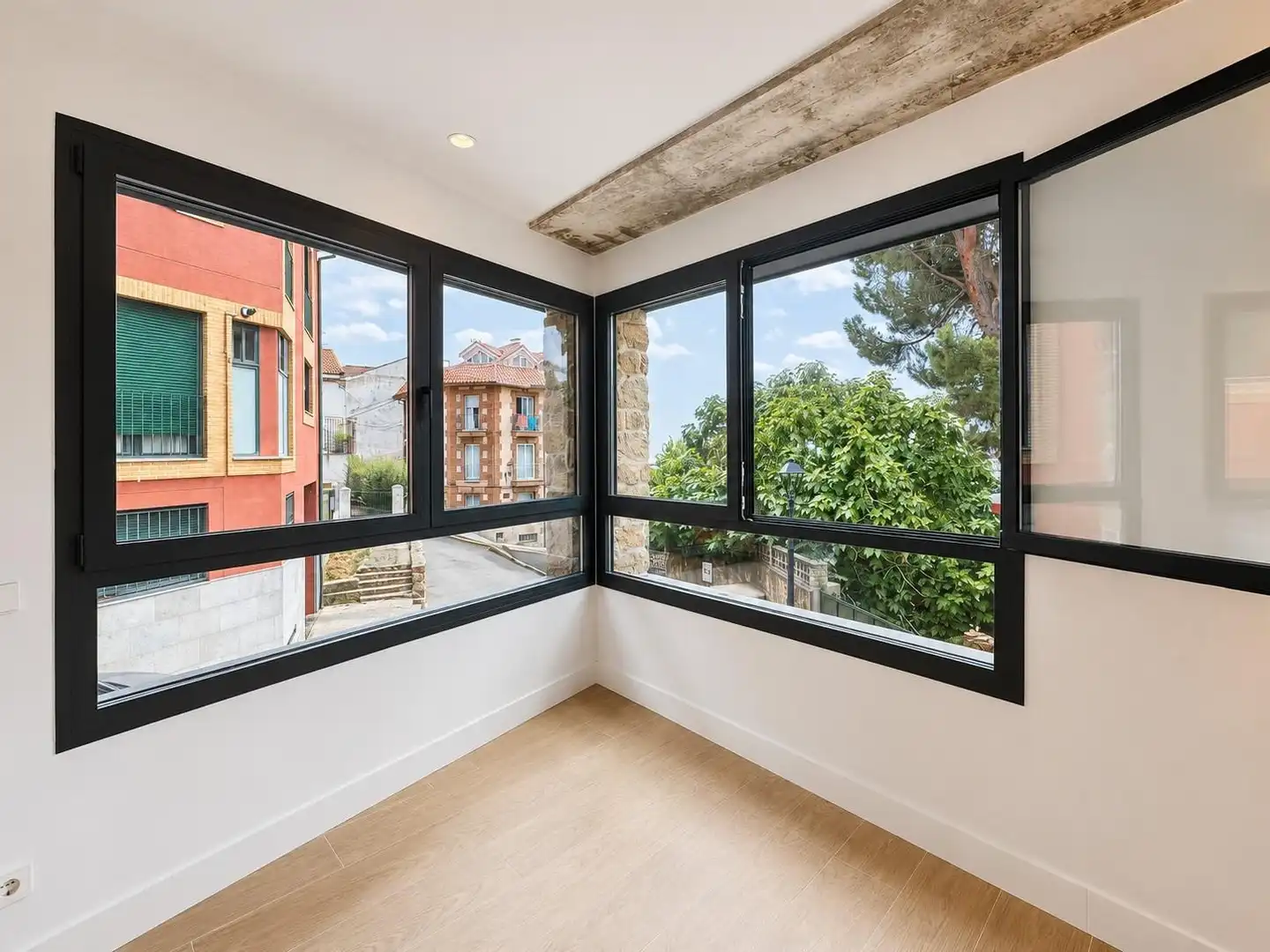 Habitación de Dúplex en venta en Miraflores de la Sierra con Aire acondicionado y Calefacción