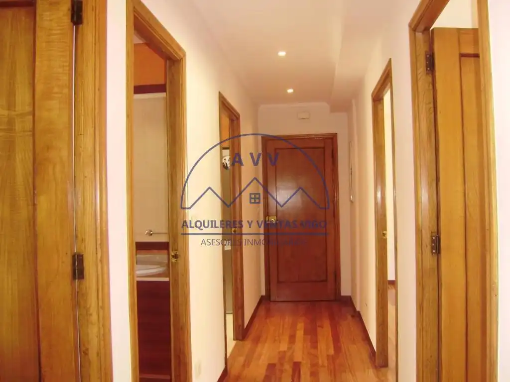 Piso de alquiler en Vigo  con Parquet