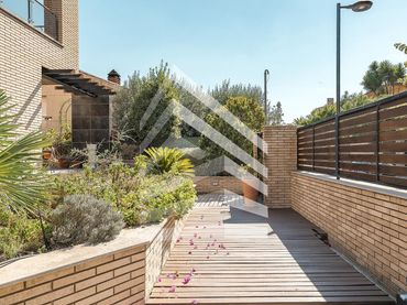 Casa amb piscina de lloguer a calle Caçadors