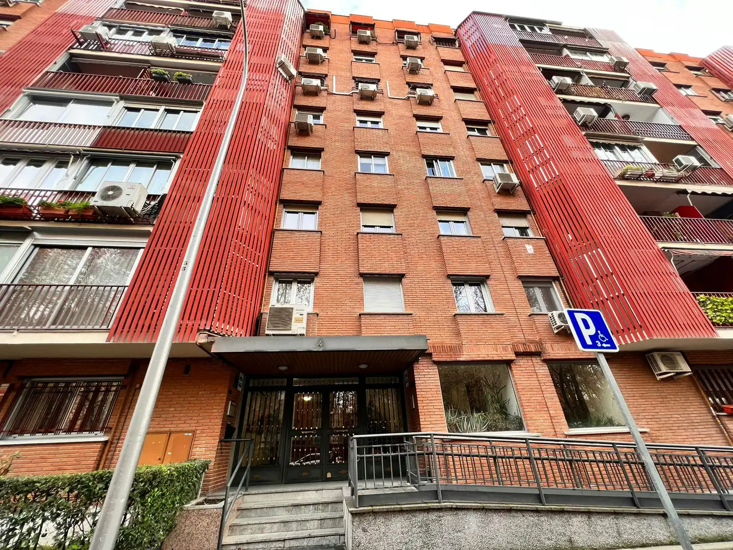Vista exterior de Piso de alquiler en  Madrid Capital con Aire acondicionado, Calefacción y Amueblado