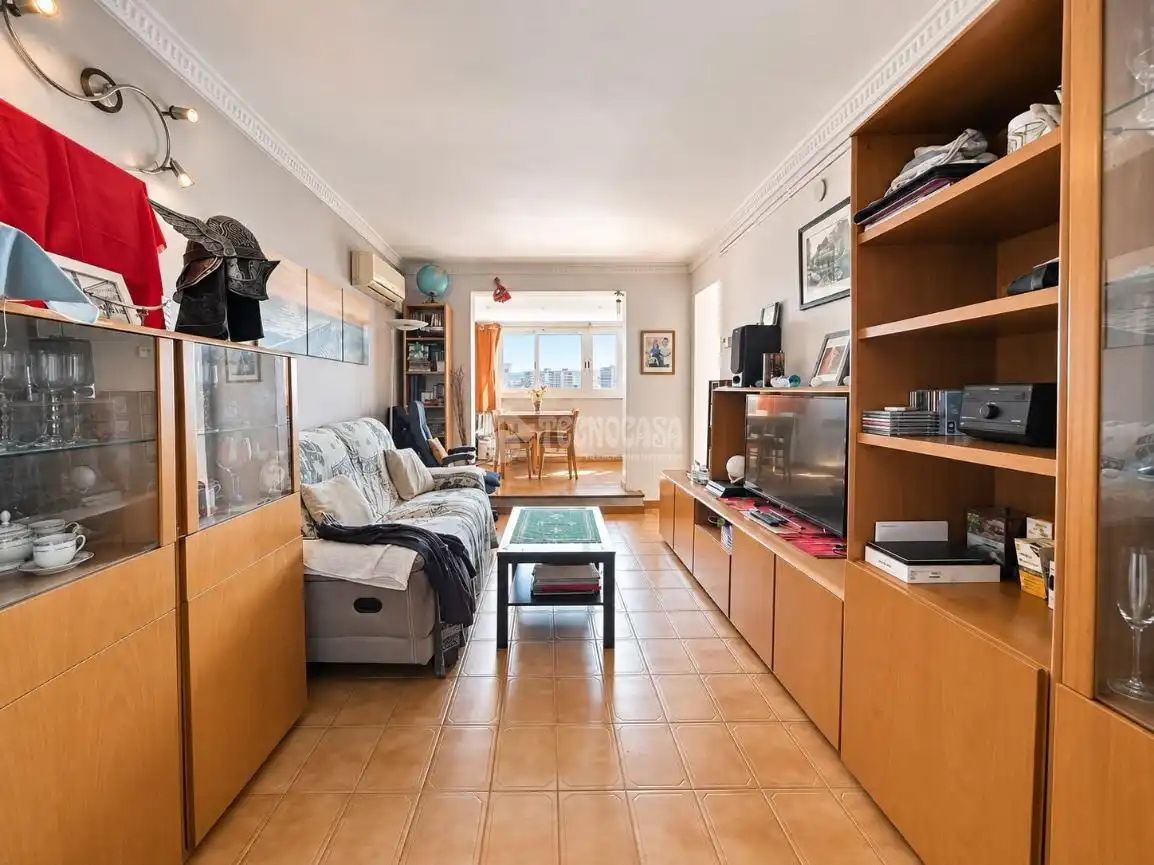 Sala de estar de Piso en venta en L'Hospitalet de Llobregat con Aire acondicionado y Terraza