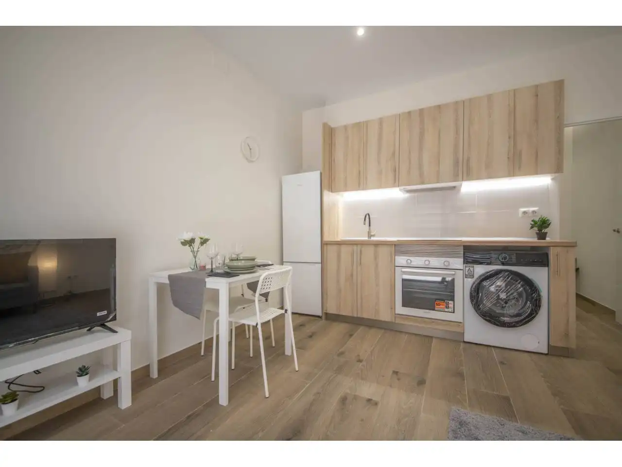Cuina de Pis en venda en Barcelona amb Aire condicionat, Moblat i Alarma