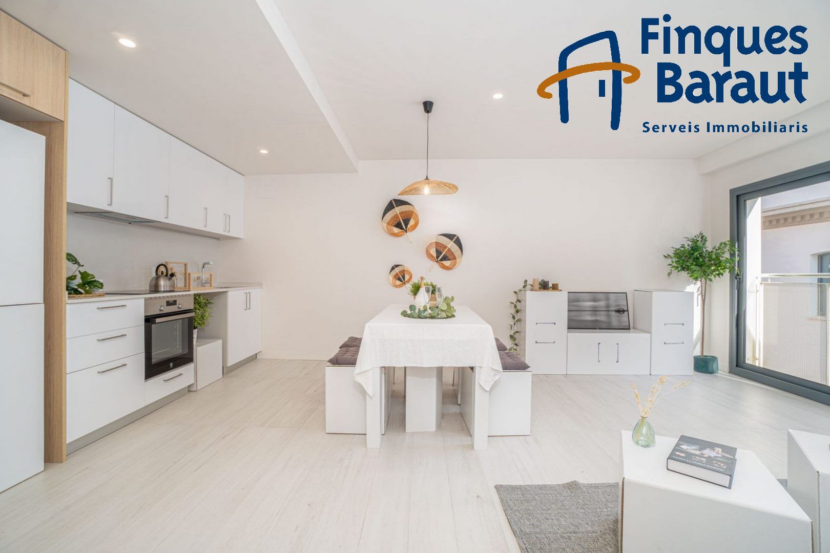 Cuina de Apartament en venda en Figueres amb Aire condicionat, Forn i Microones