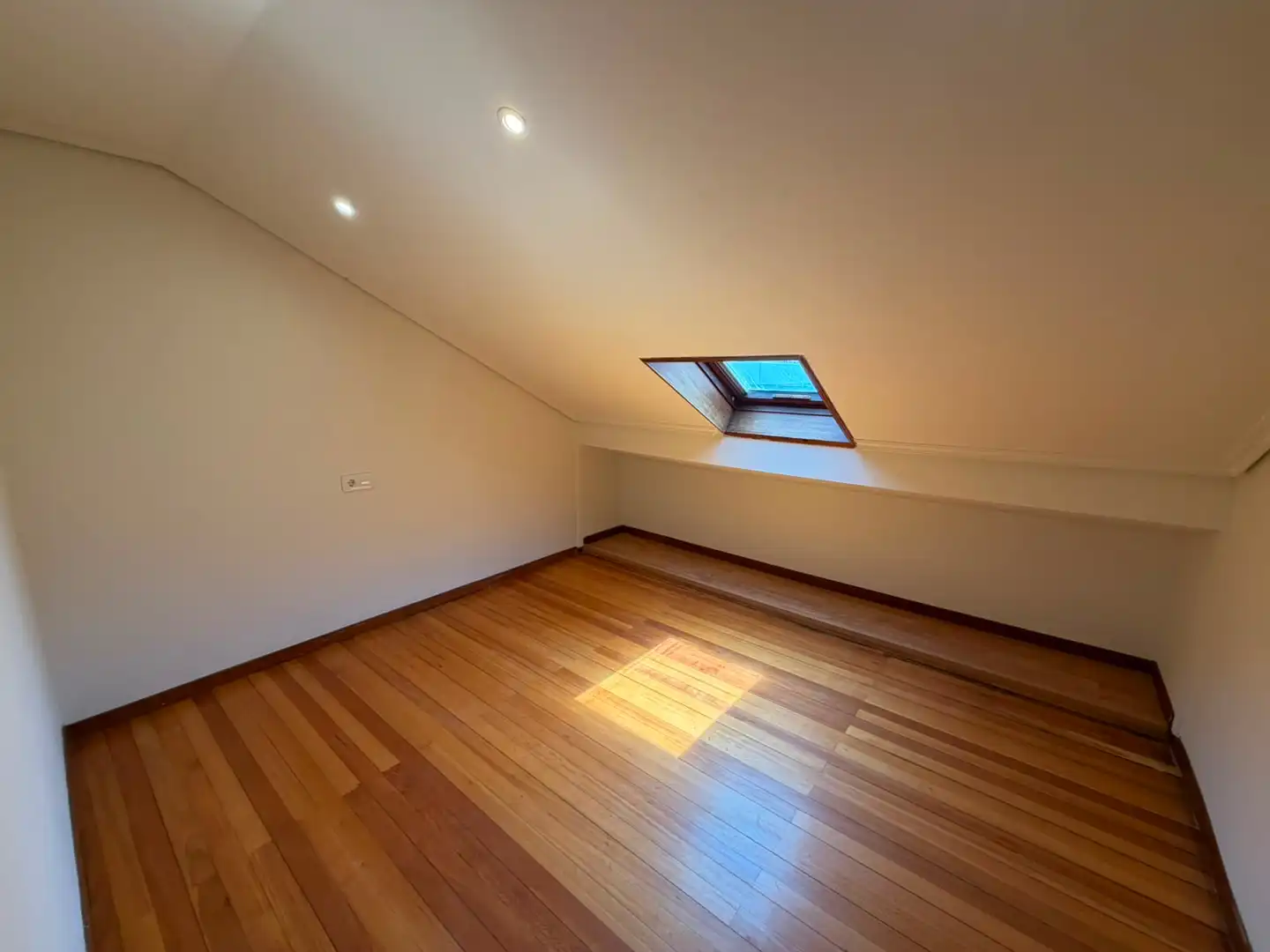 Ático de alquiler en Ferrol con Calefacción, Parquet y Terraza