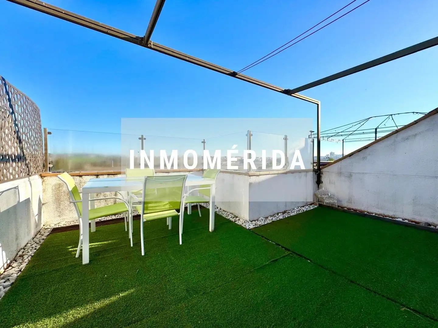 Vista exterior de Casa adosada en venta en Mérida con Aire acondicionado, Calefacción y Jardín privado