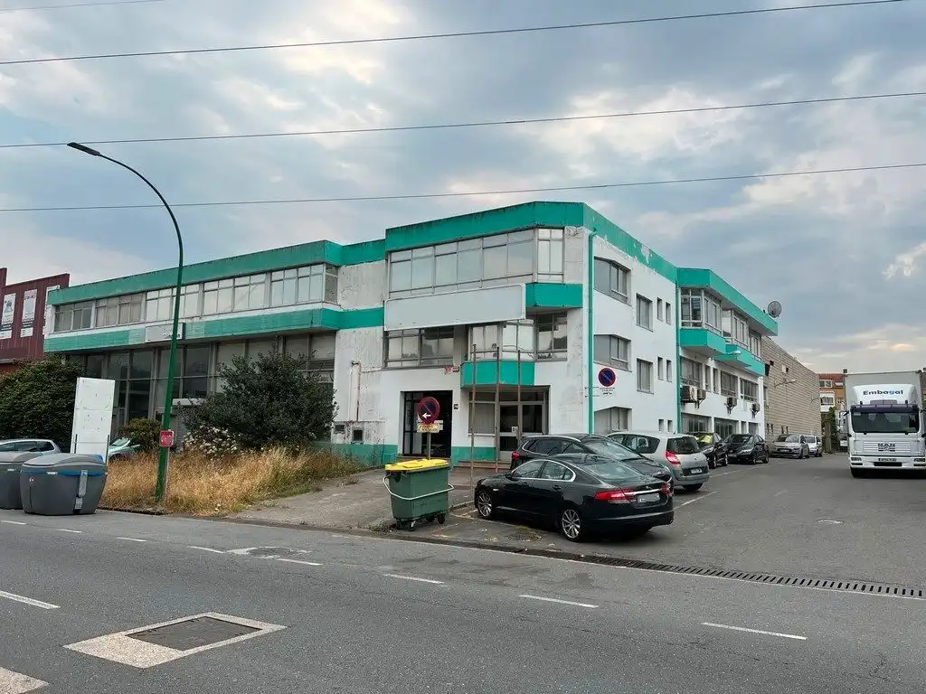 Industrial building for sale in Mesoiro