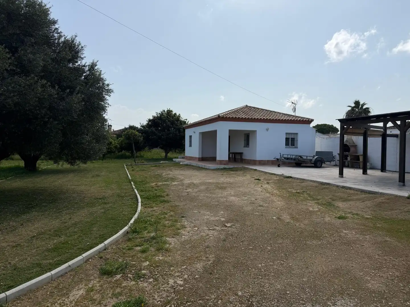 Vista exterior de Casa o xalet en venda en Chiclana de la Frontera amb Terrassa
