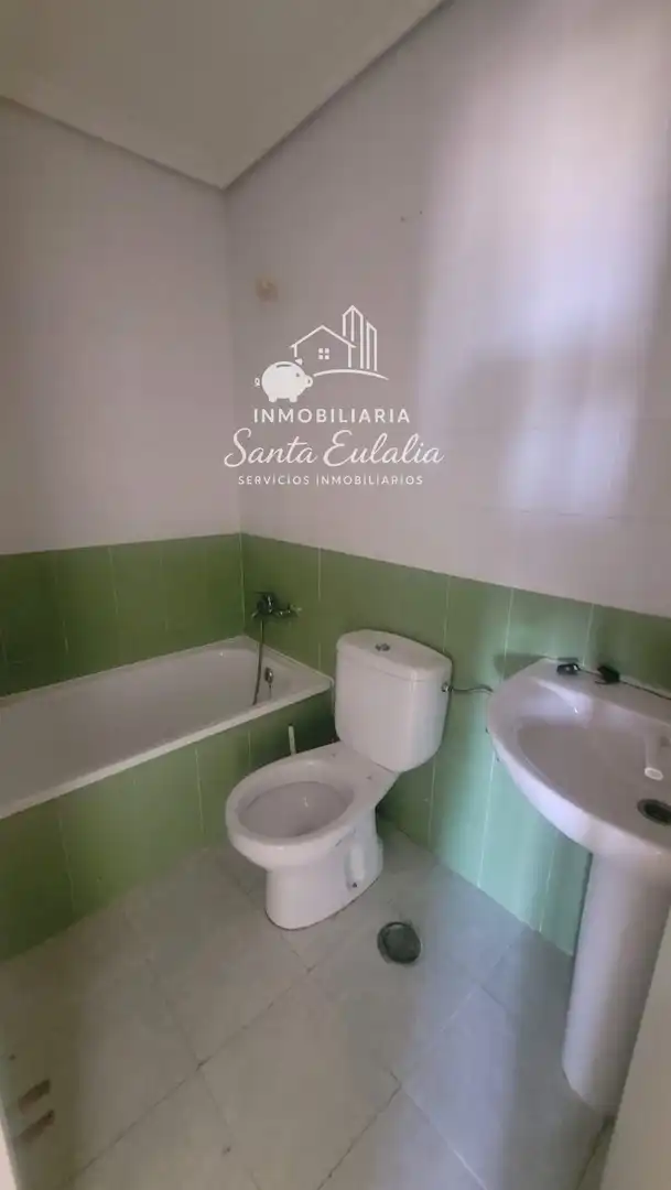 Bathroom of Flat for sale in Mérida  with Air Conditioner, Heating and Parquet flooring