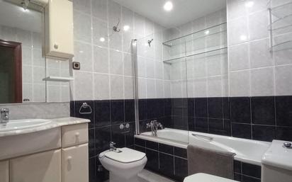 Bathroom of Flat for sale in Sant Adrià de Besòs  with Heating, Parquet flooring and Furnished