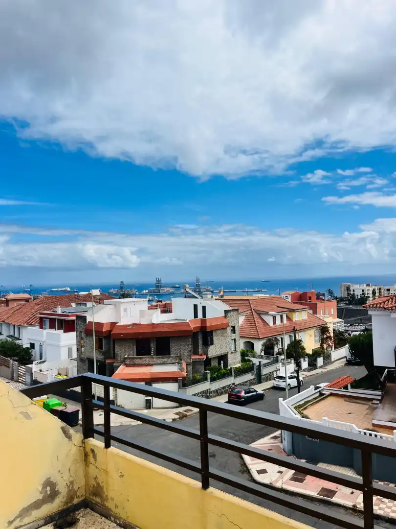 Vista exterior de Casa adosada en venta en Las Palmas de Gran Canaria con Amueblado