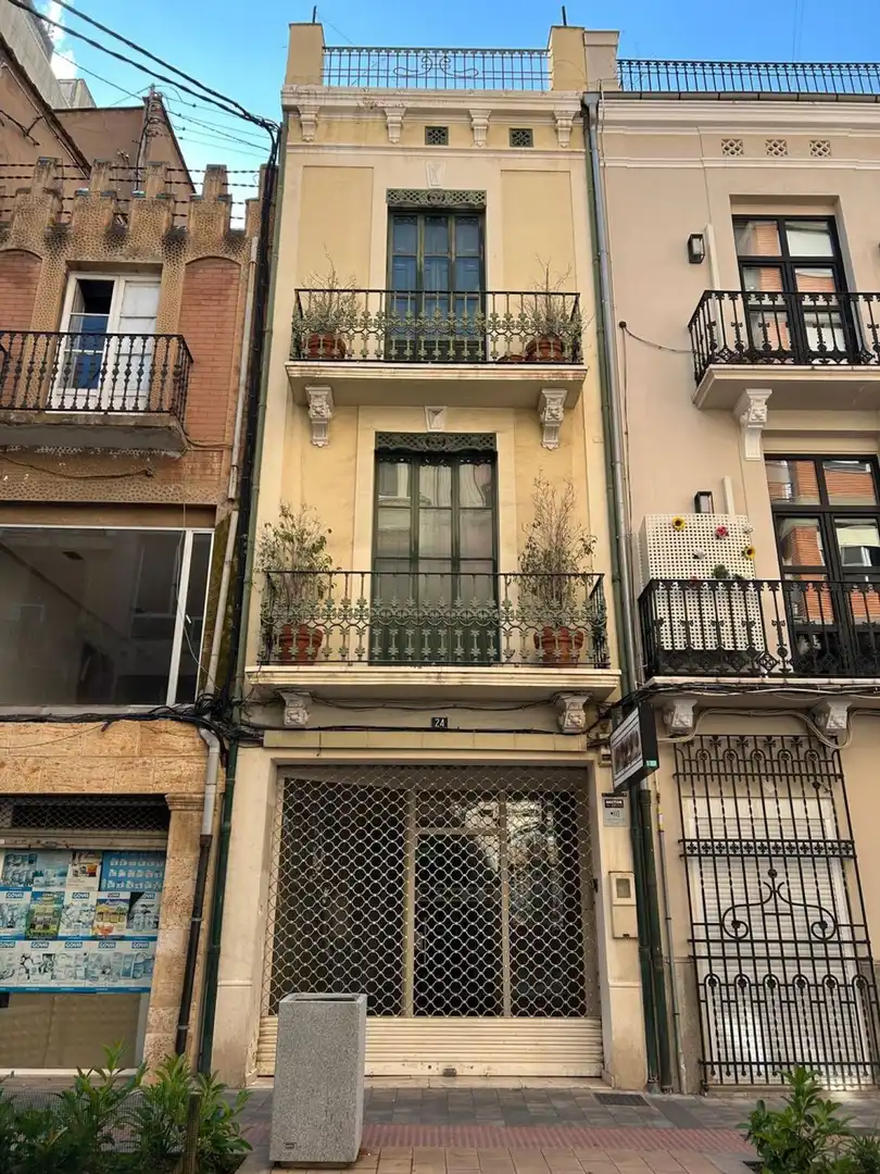 Casa amb terrassa en venda a Calle Calle Trinidad