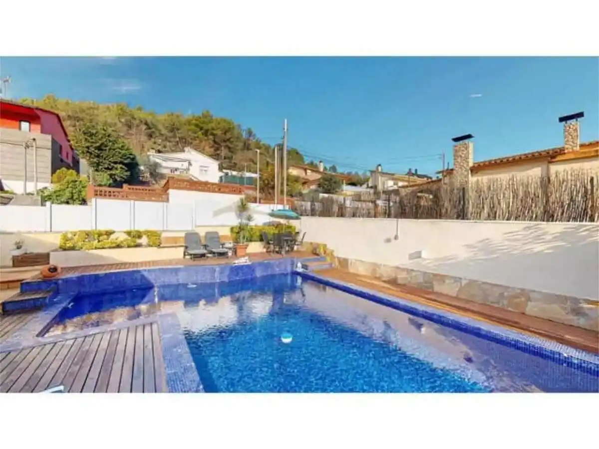 Adosado con piscina en venta en Corbera de Llobregat