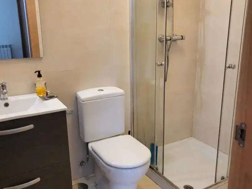 Bany de Casa o xalet en venda en Gijón  amb Jardí privat i Traster