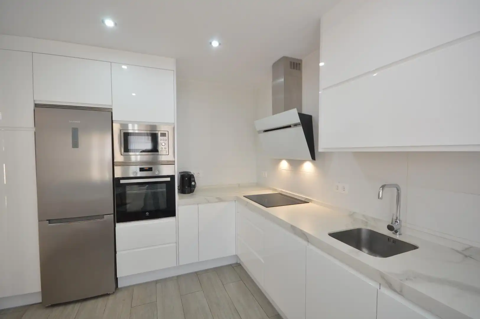 Cocina de Casa adosada en venta en El Puerto de Santa María con Aire acondicionado, Calefacción y Jardín privado