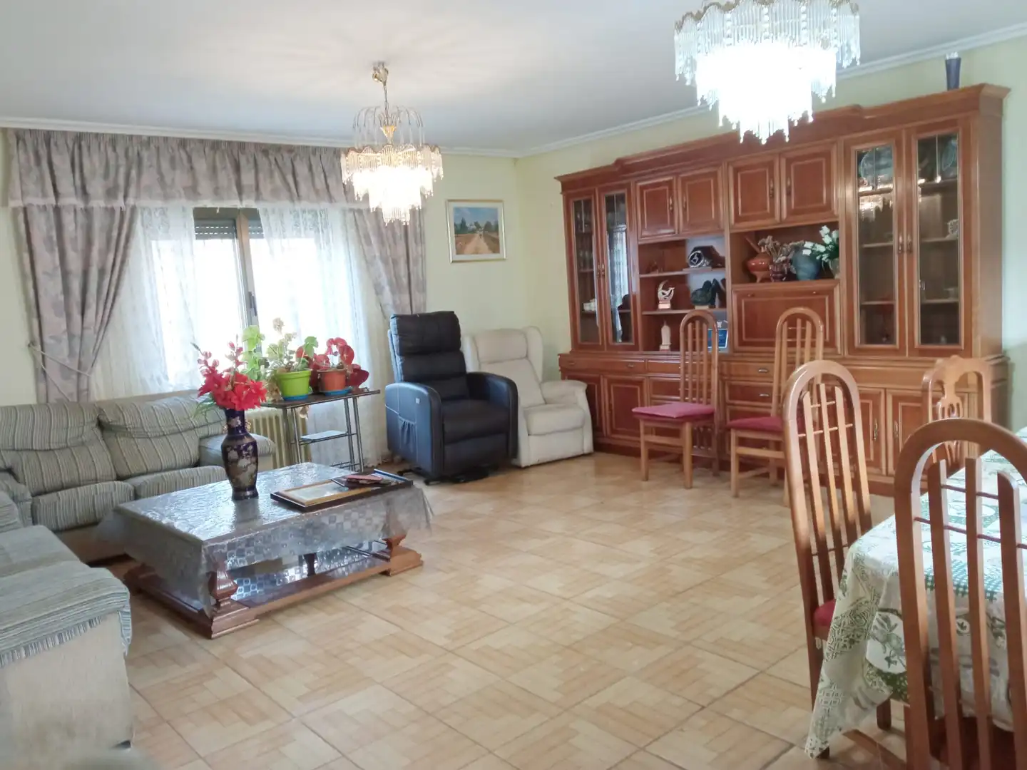 Sala d'estar de Casa adosada en venda en Burgos amb Jardí privat