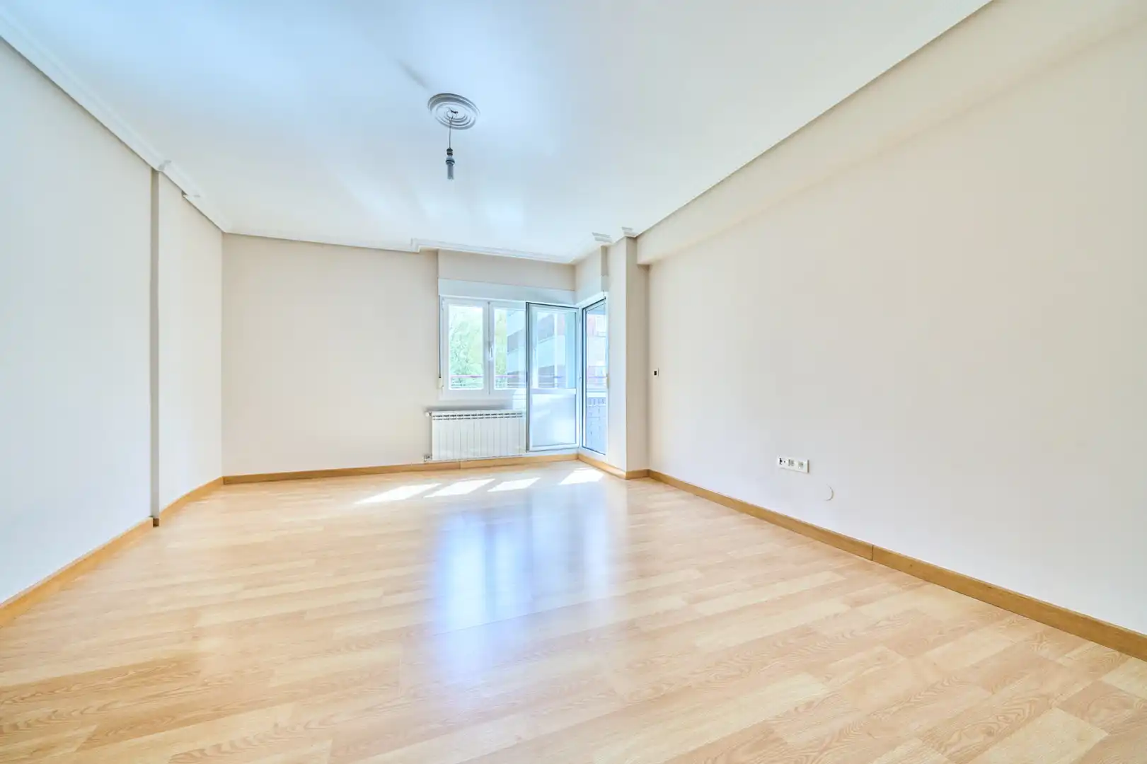 Living room of Flat for sale in Vitoria - Gasteiz  with Terrace, Storage room and Furnished
