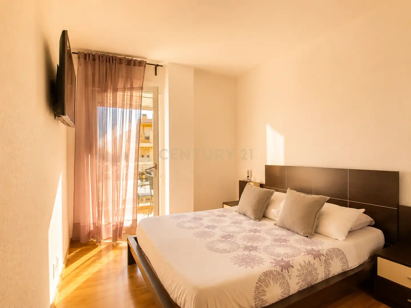 Habitación de Apartamento en venta en Benalmádena con Aire acondicionado, Trastero y Piscina comunitaria