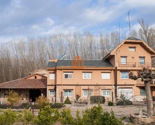 Vista exterior de Casa o xalet en venda en Villanueva de las Manzanas amb Jardí privat i Traster