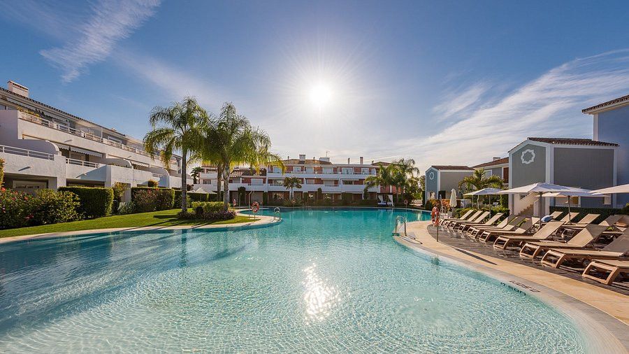 Swimming pool of Single-family semi-detached to rent in Estepona  with Air Conditioner, Terrace and Swimming Pool