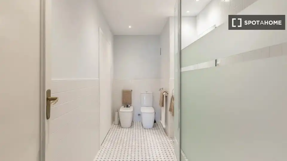 Baño de Piso de alquiler en Valencia con Aire acondicionado, Calefacción y Amueblado