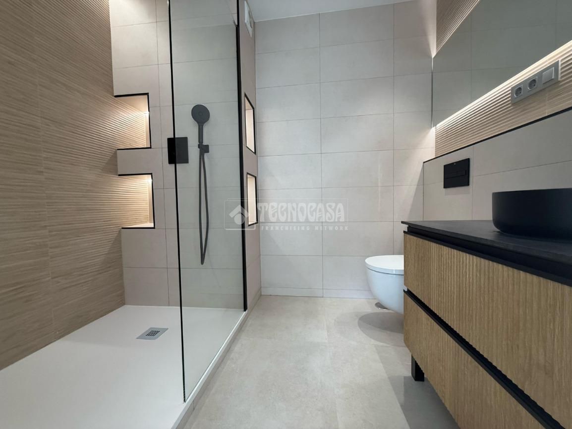 Bathroom of Flat for sale in  Madrid Capital  with Heating