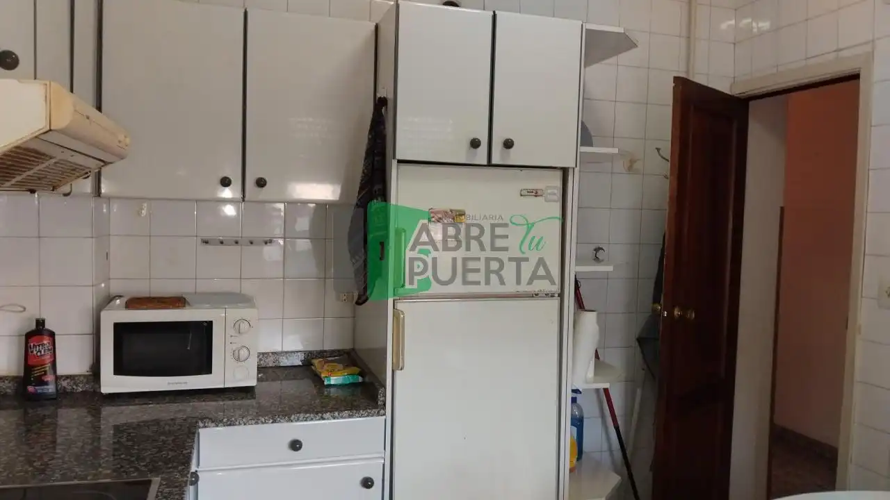Cocina de Piso en venta en Ourense Capital  con Calefacción, Trastero y Amueblado